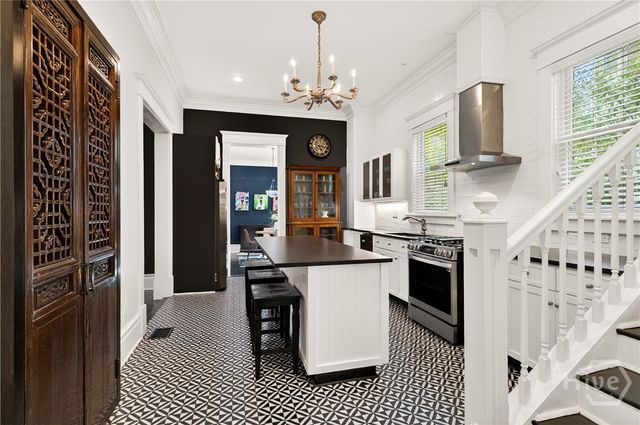 121 E 36th Street, Savannah, GA 31401