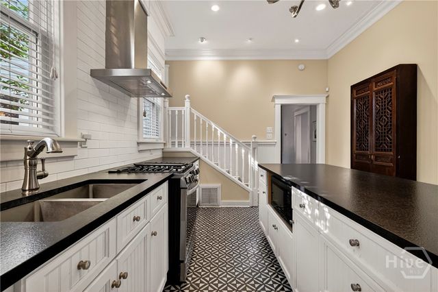 121 E 36th Street, Savannah, GA 31401