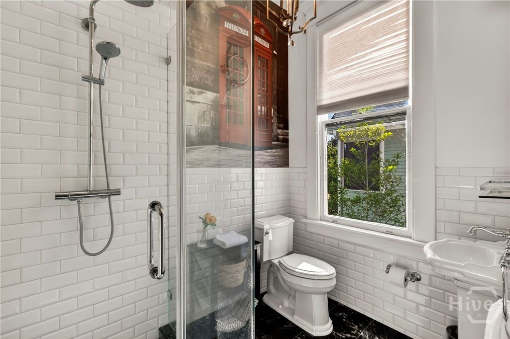 Image 29 of property listing at 121 E 36th Street, Savannah, GA 31401