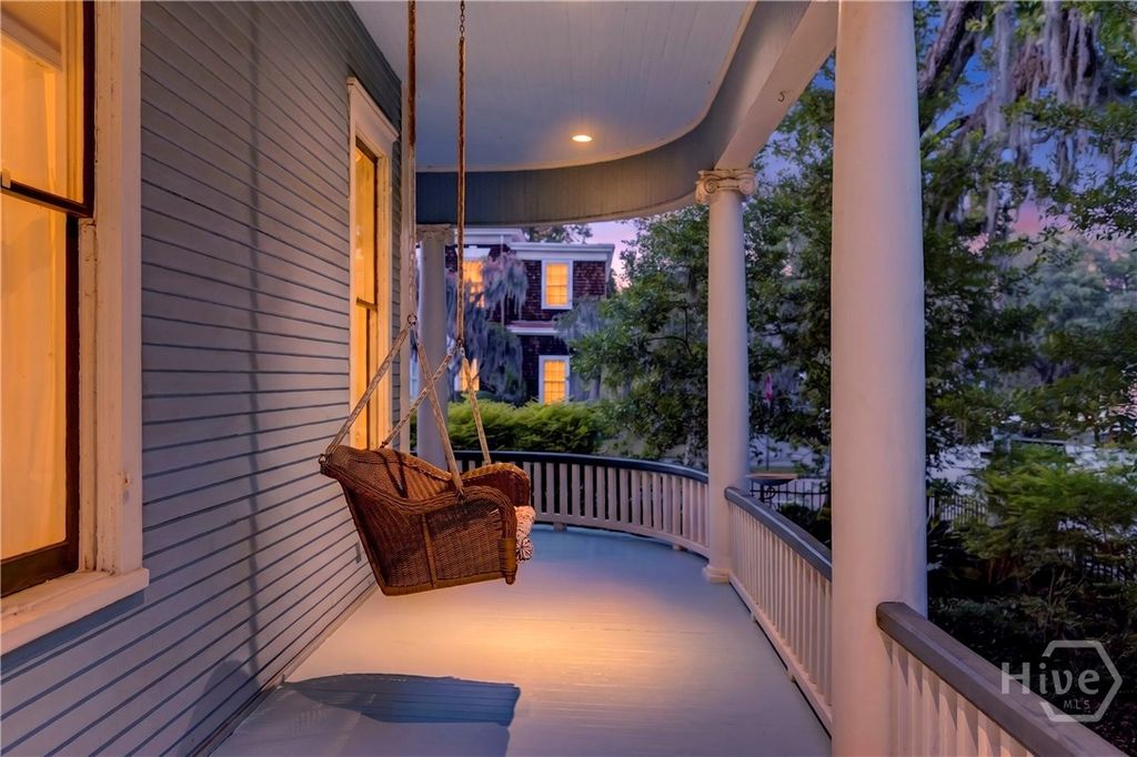 Image 38 of property listing at 121 E 36th Street, Savannah, GA 31401