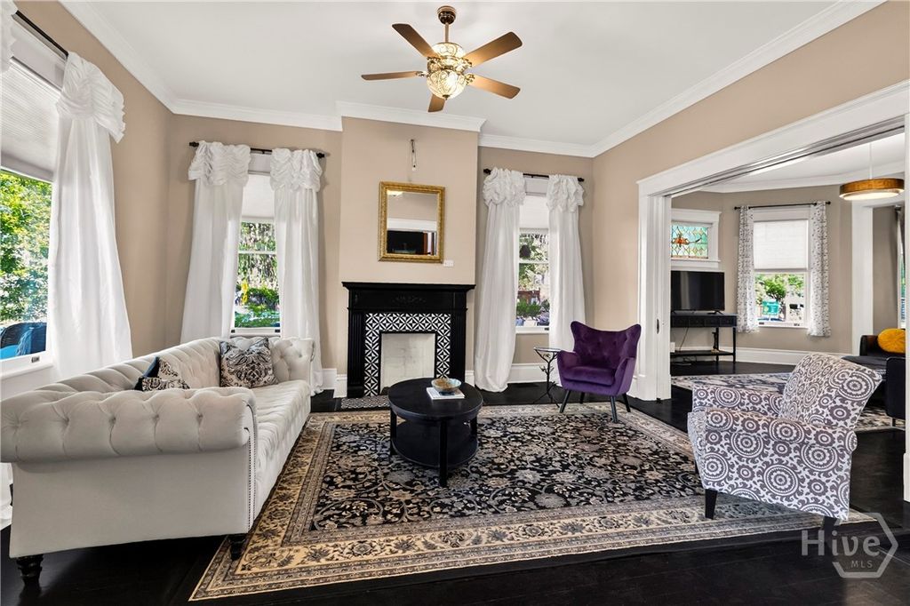 Image 6 of property listing at 121 E 36th Street, Savannah, GA 31401