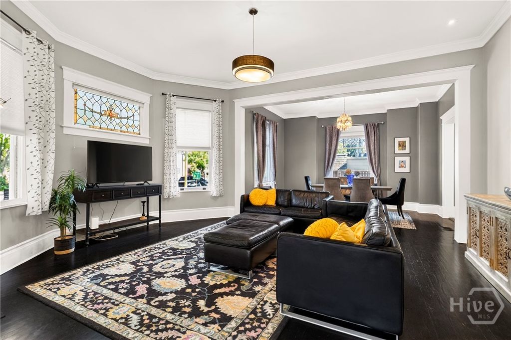Image 7 of property listing at 121 E 36th Street, Savannah, GA 31401