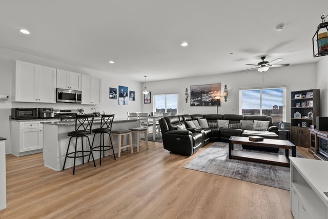 1016 Gillespie Lane, Yorkville, IL 60560