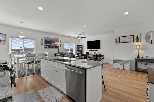 1016 Gillespie Lane, Yorkville, IL 60560