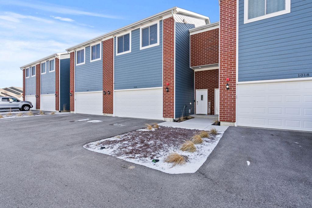 1016 Gillespie Lane, Yorkville, IL 60560