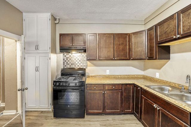 911 Sims Avenue, Saint Paul, MN 55106