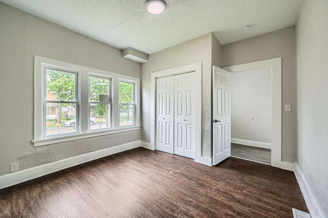 911 Sims Avenue, Saint Paul, MN 55106