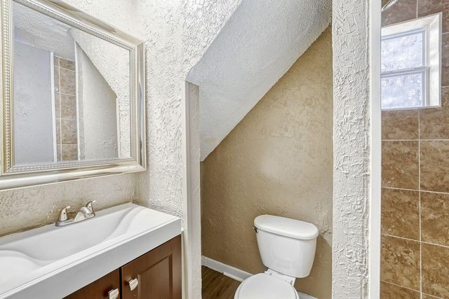 911 Sims Avenue, Saint Paul, MN 55106