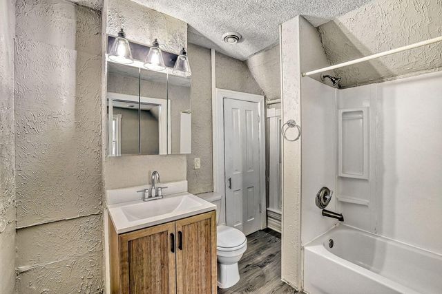 911 Sims Avenue, Saint Paul, MN 55106