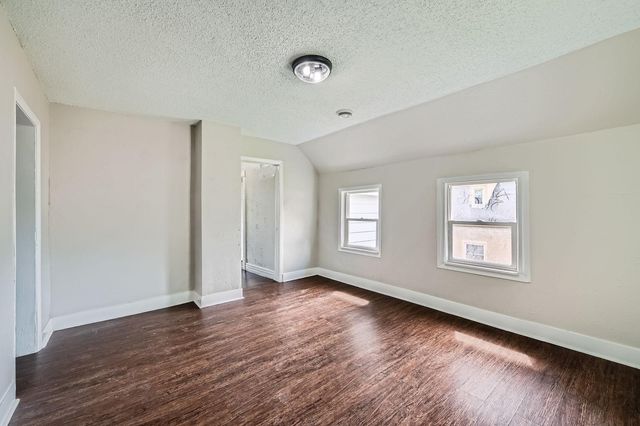 911 Sims Avenue, Saint Paul, MN 55106