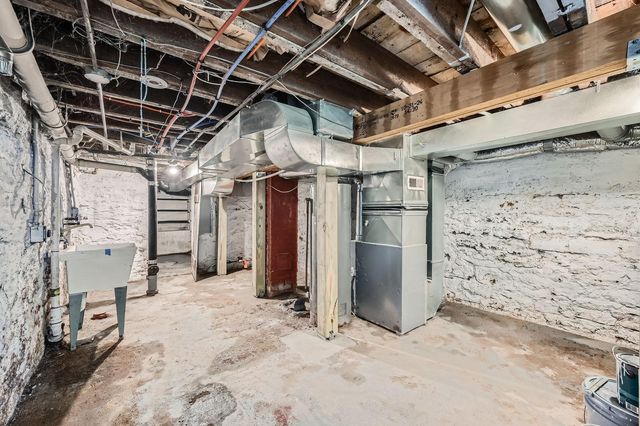 911 Sims Avenue, Saint Paul, MN 55106