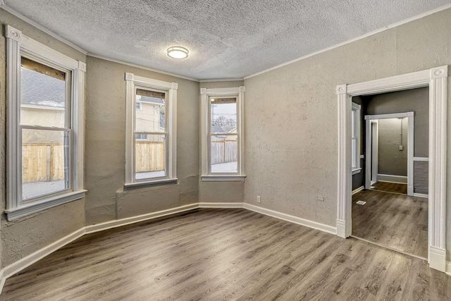 911 Sims Avenue, Saint Paul, MN 55106