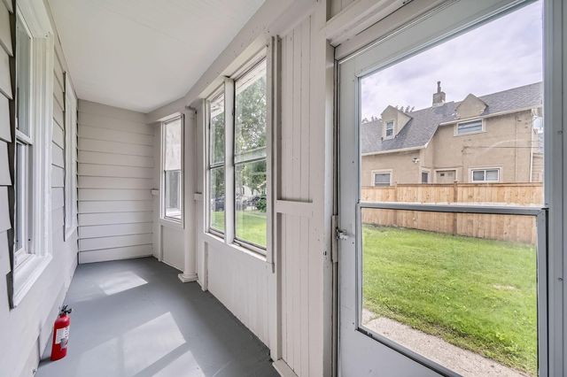 911 Sims Avenue, Saint Paul, MN 55106