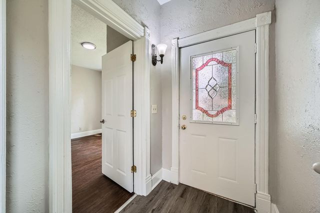 911 Sims Avenue, Saint Paul, MN 55106