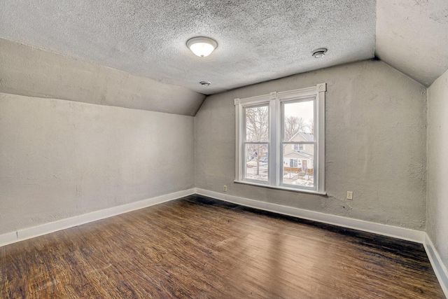 911 Sims Avenue, Saint Paul, MN 55106