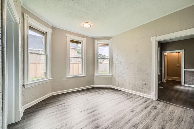 911 Sims Avenue, Saint Paul, MN 55106