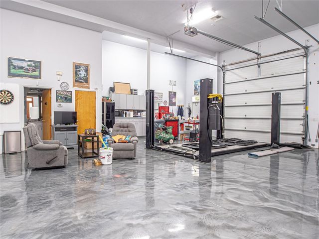 920 E LAKE DRIVE, Tarpon Springs, FL 34688