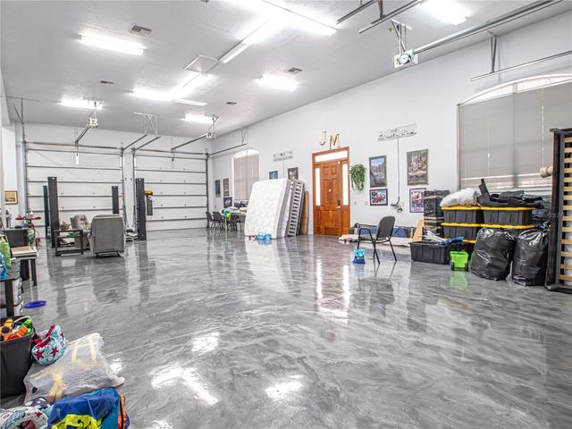 920 E LAKE DRIVE, Tarpon Springs, FL 34688