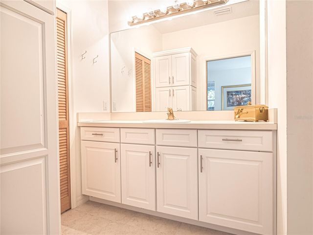 920 E LAKE DRIVE, Tarpon Springs, FL 34688