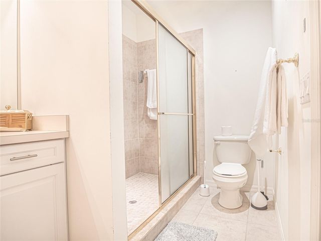 920 E LAKE DRIVE, Tarpon Springs, FL 34688