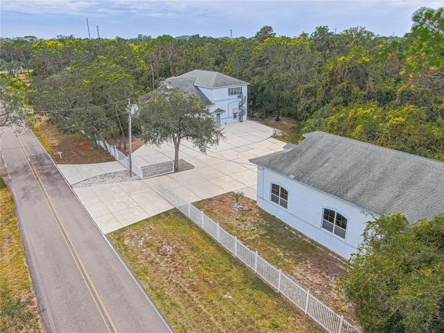 920 E LAKE DRIVE, Tarpon Springs, FL 34688
