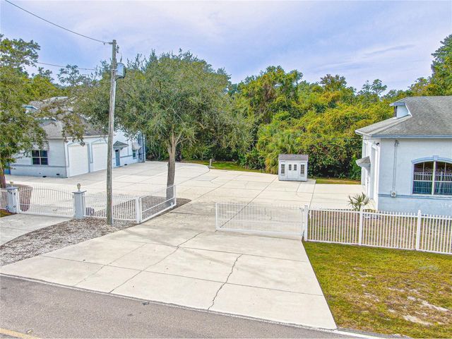 920 E LAKE DRIVE, Tarpon Springs, FL 34688