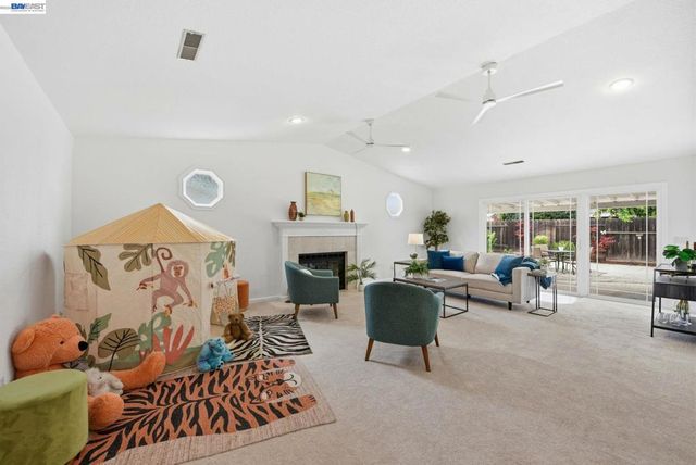6387 Narcissus Ave, Newark, CA 94560