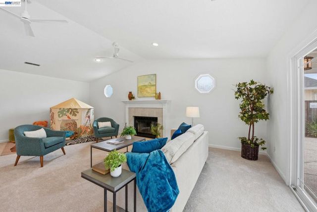 6387 Narcissus Ave, Newark, CA 94560