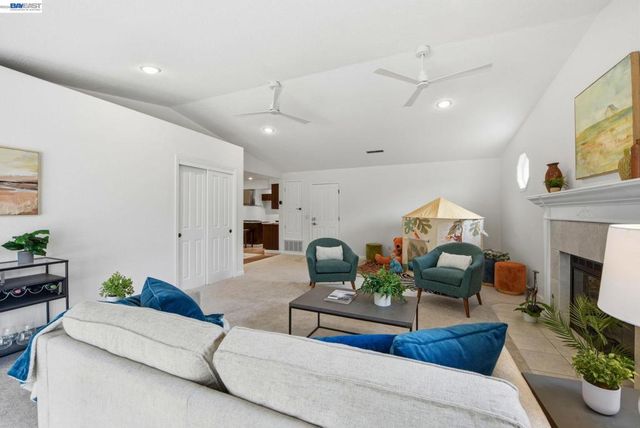 6387 Narcissus Ave, Newark, CA 94560