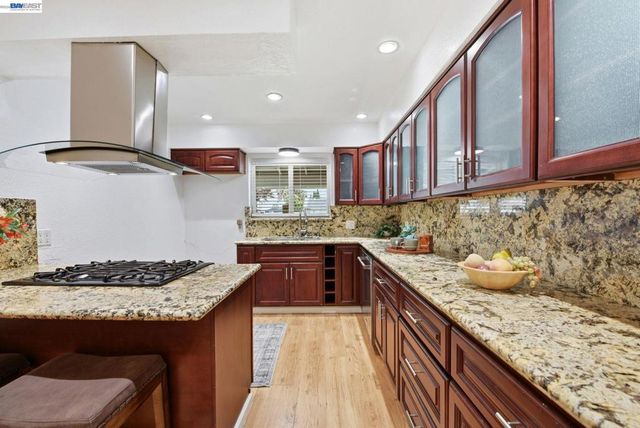 6387 Narcissus Ave, Newark, CA 94560