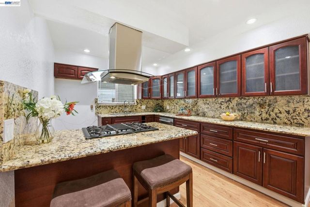 6387 Narcissus Ave, Newark, CA 94560