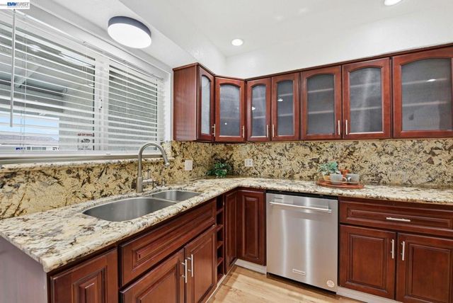 6387 Narcissus Ave, Newark, CA 94560