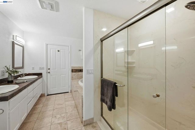 6387 Narcissus Ave, Newark, CA 94560