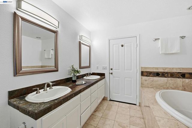 6387 Narcissus Ave, Newark, CA 94560