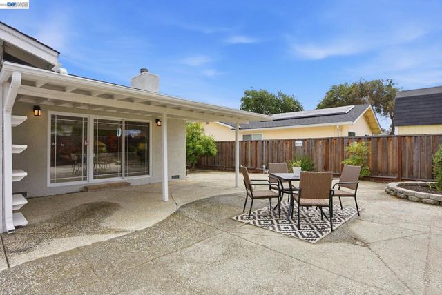 6387 Narcissus Ave, Newark, CA 94560