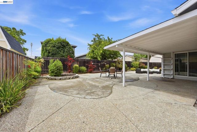 6387 Narcissus Ave, Newark, CA 94560
