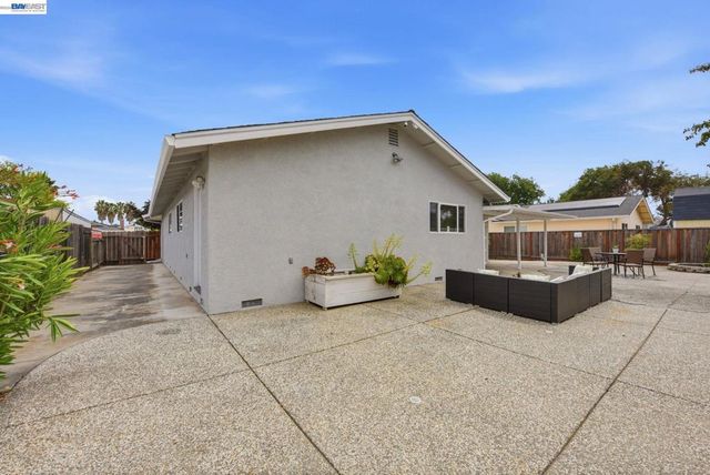 6387 Narcissus Ave, Newark, CA 94560