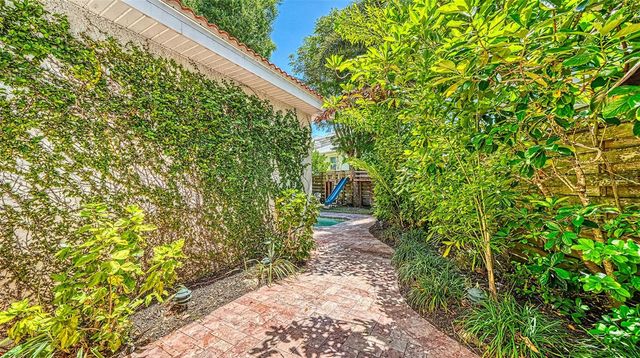 1704 FORTUNA STREET, Sarasota, FL 34239