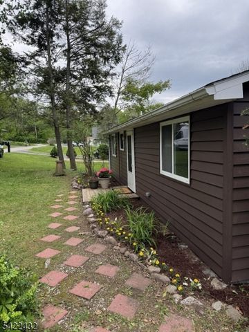 40 E Shore Dr, Hampton Twp., NJ 07860