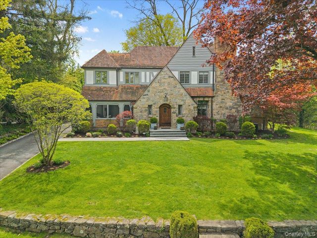 10 Locust Ridge Road, Larchmont, NY 10538
