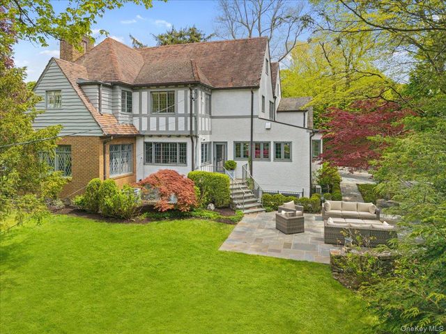 10 Locust Ridge Road, Larchmont, NY 10538