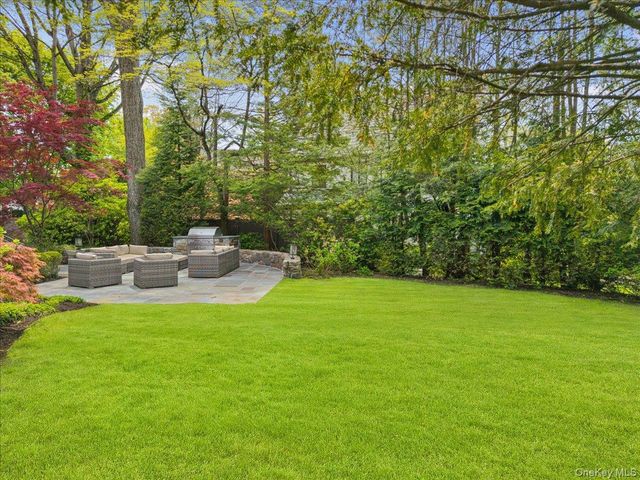 10 Locust Ridge Road, Larchmont, NY 10538