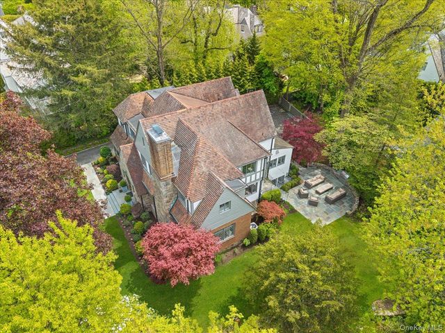 10 Locust Ridge Road, Larchmont, NY 10538