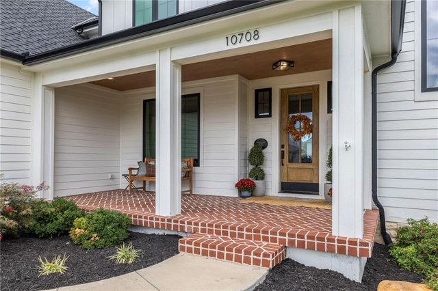 10708 W 142nd Street, Overland Park, KS 66221