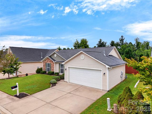 105 Creekwalk Lane, Hendersonville, NC 28792
