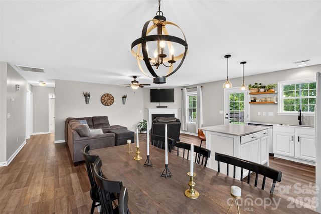105 Creekwalk Lane, Hendersonville, NC 28792