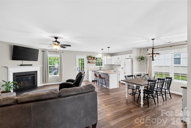 105 Creekwalk Lane, Hendersonville, NC 28792