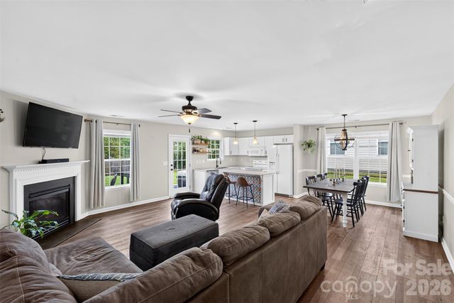 105 Creekwalk Lane, Hendersonville, NC 28792