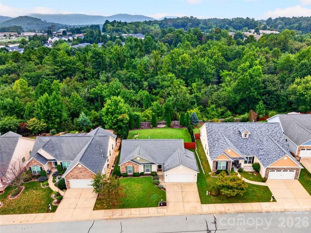 105 Creekwalk Lane, Hendersonville, NC 28792