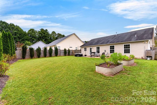 105 Creekwalk Lane, Hendersonville, NC 28792